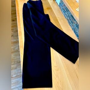 Lululemon men’s lightweight pant.